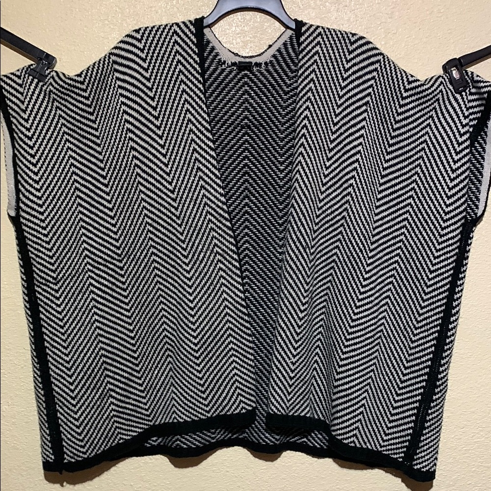 Poncho Like Shrug Sweater Open Cardigan One Size Stretchy Chevron Print Acrylic